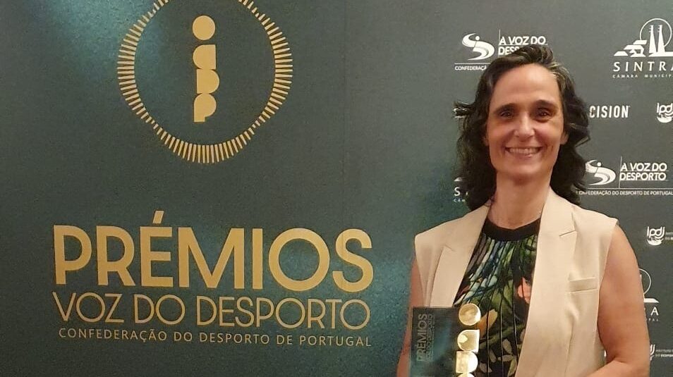 Maria João Ribeiro recebeu o Prémio da Voz do Desporto – Personalidade do Ano no Tiro com Arco 🏹